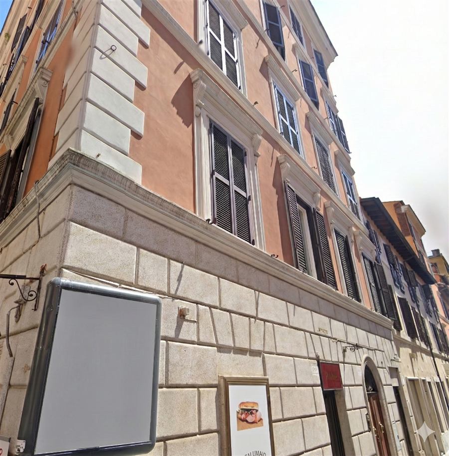 Facciata del condominio di Via Bocca di Leone 50