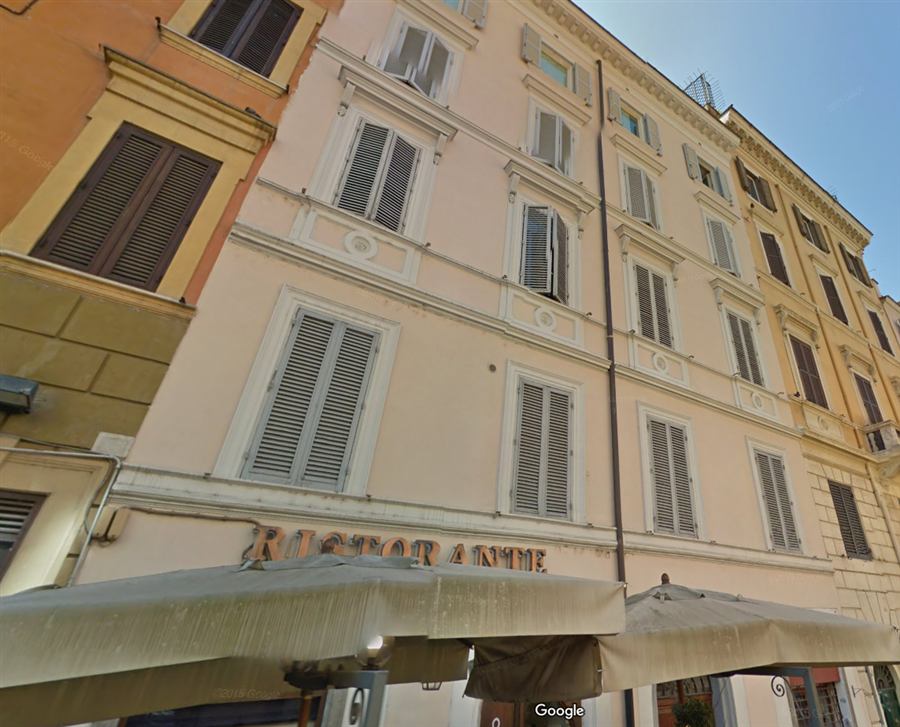 Facciata del condominio di Via Panisperna 235