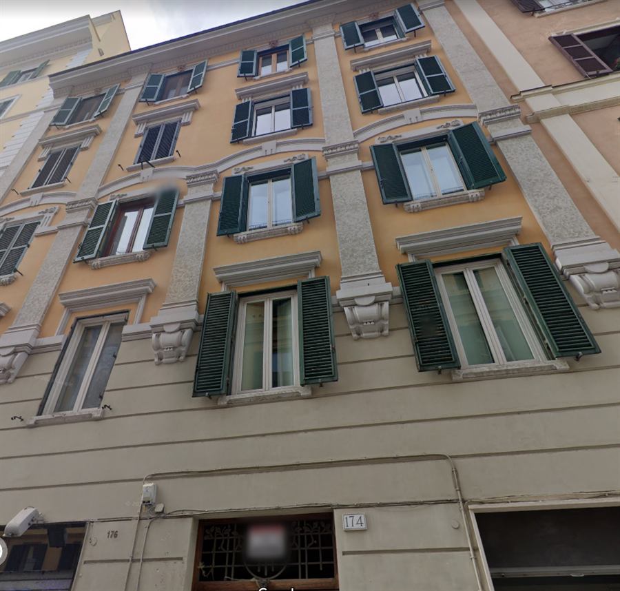 Facciata del condominio di Via San Giovanni in Laterano 174